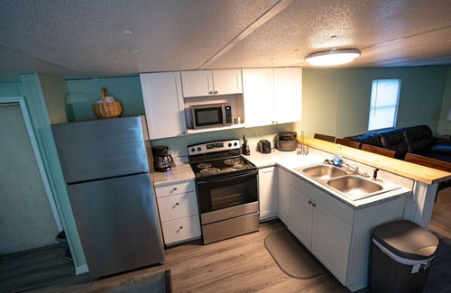 Newtown House | Remodeled Unit B with Ocean View - Pet Friendly & Sleeps 10