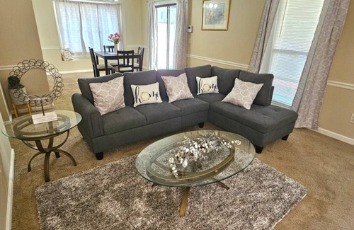 Fortson Condo | Cozy Unit (B) in Northeast Columbus with Spa & Breakfast