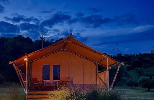 Scansano Apartment | Deluxe Unit with Private Bath at Tenda Lusso Bagno Comet