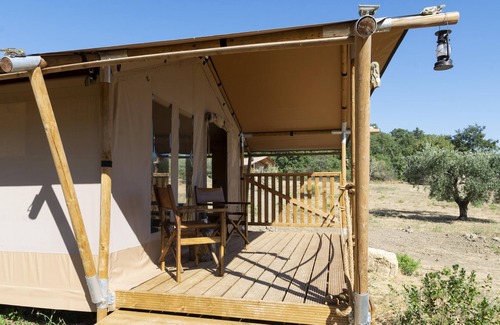 Scansano Apartment | Deluxe Unit with Private Bath at Tenda Lusso Bagno Comet