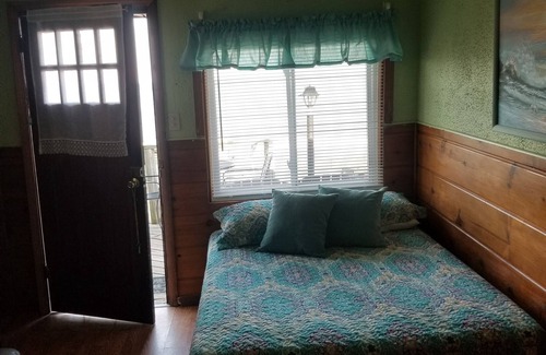 Northeastern Michigan Resort | Idyllic Unit #3 - The Lazy Fish with Beachfront Access