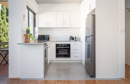 Neutral Bay Apartment | Perfect Retreat with Balcony and Backyard Near Shops