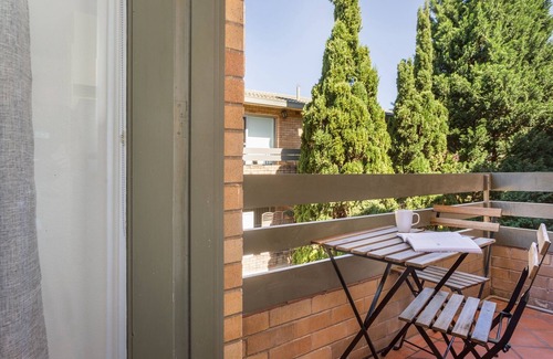 Neutral Bay Apartment | Perfect Retreat with Balcony and Backyard Near Shops