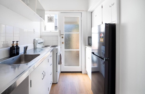 Sydenham House | Relaxing Unit with Spa Bath Near City Attractions
