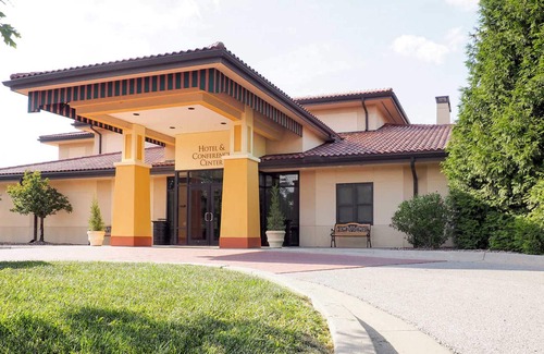 Unity Village Hotel | Unity Hotel & Conference Center: Guest Rated 9.6, Family-Friendly