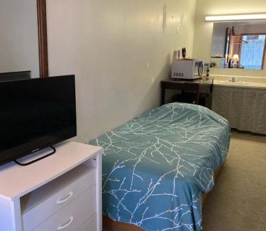 Golconda Cabin | Pet-Friendly Unity Lodge: Family Comfort and Breakfast Included