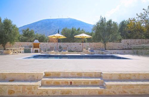 Logarata Villa | Discover Unity Villa with Ocean Views and Pool Access