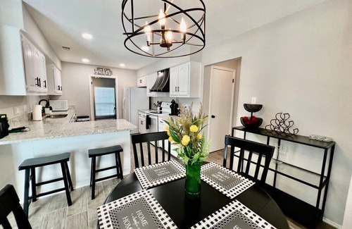 Universal City House | Family-Friendly 4BR Manor with Spa and Hot Tub Amenities
