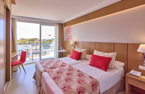 S'Illot-Cala Morlanda Hotel | Relax at Universal Hotel Perla: 4-Star Eco-Friendly Retreat
