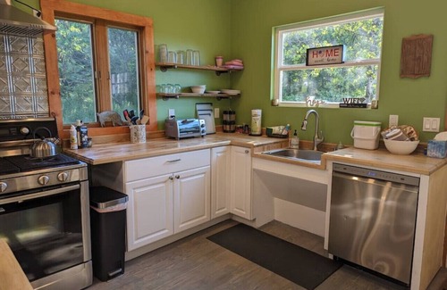Hurleyville House | Accessible Agrihood Farmhouse: Hiking, Fireplace & Family Fun