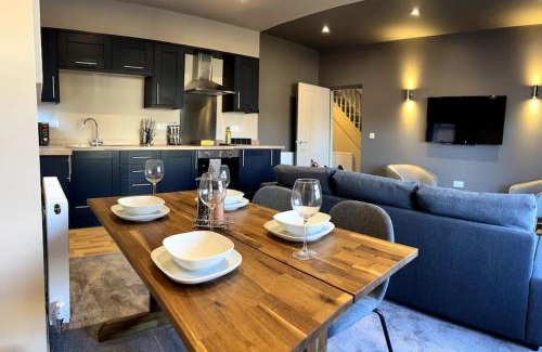 Loughborough Apartment | Spacious University Duplex for Families Near Campus