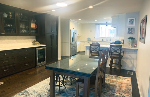 Norman House | Impressive University Home with Pool & Ocean View for 10