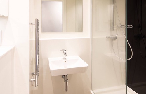 Bath City Centre House | Comfortable University of Bath Guest Accommodation Awaits