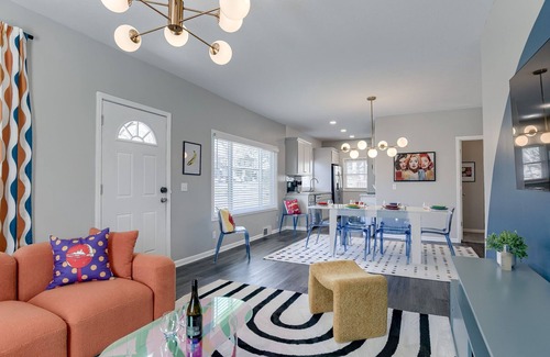 Lincoln House | UNL Retreat Eclectic 5bd 5mins to Downtown