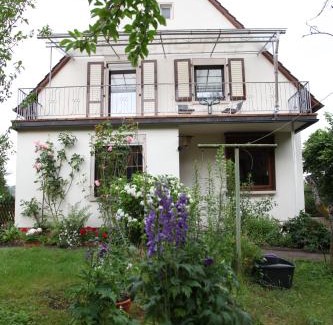 Stein Apartment | Family-Friendly Stay at Unnerm Keeshawwe - Rated 8/10