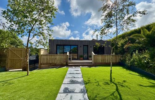 Carbis Bay House | Uno Moor Side - 4 Bed, 2 Bath, Garden, sleeps 8 - Parking