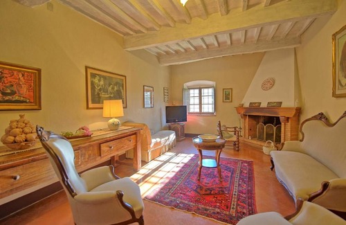 Mola di Bari Apartment | Beautifully Renovated Retreat in Central Mola di Bari