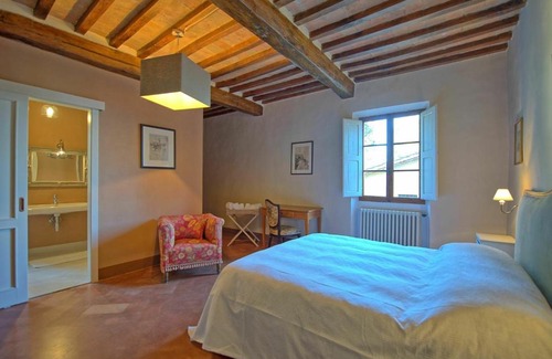 Mola di Bari Apartment | Beautifully Renovated Retreat in Central Mola di Bari
