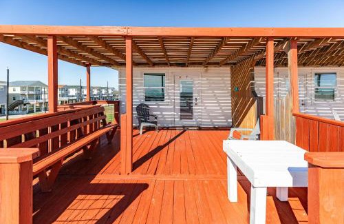 Surfside Beach House | Oceanfront SAND DOLLAR Unit 7: Guest Rated 10/10 Retreat