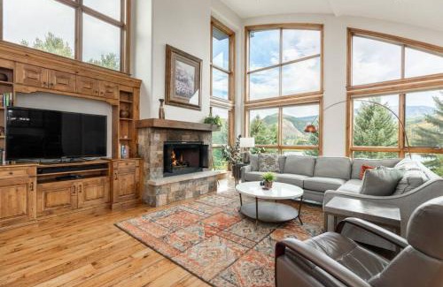 Avon House | Idyllic Lakeside Villa with Pool and Hot Tub Retreat