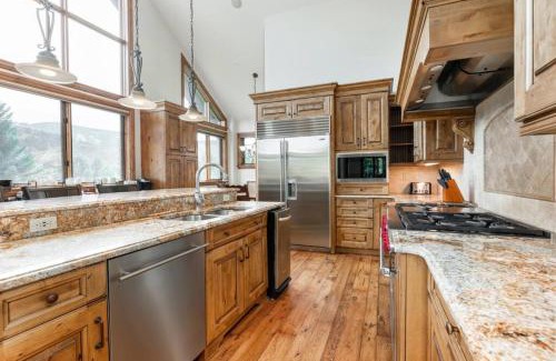 Avon House | Idyllic Lakeside Villa with Pool and Hot Tub Retreat