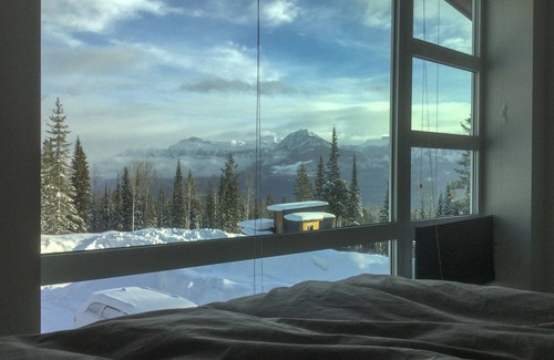 Golden House | Experience Modern Elegance with Panoramic Mountain Views