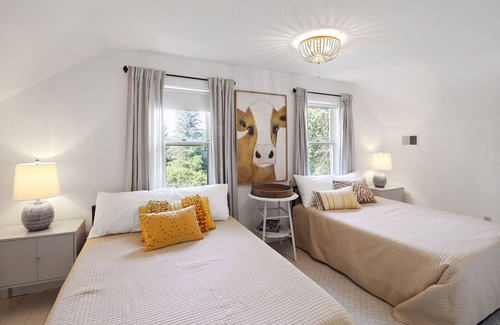 Three Oaks House | Escape Everyday Life at The Mill House in Three Oaks