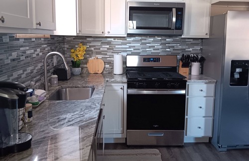 Ashtabula Cabin | Unplug and unwind at this cottage on Lake Erie bluff