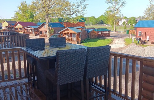 Ashtabula Cabin | Unplug and unwind at this cottage on Lake Erie bluff
