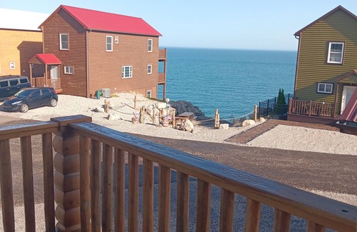 Ashtabula Cabin | Unplug and unwind at this cottage on Lake Erie bluff