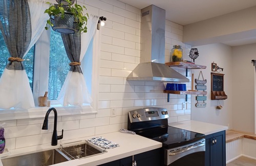 Virginia Cottage | Rejuvenate at the Point: Your Private Lakefront Retreat