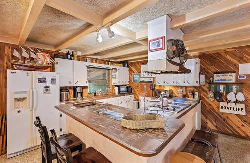Parsons Cabin | Relaxing Tennessee River Cabin: Pet-Friendly Getaway Awaits