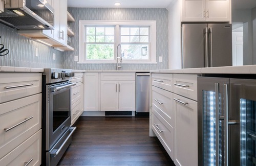 Fifth Ward Apartment | Unreal Newport Getaway: Oceanfront Bliss for Families!