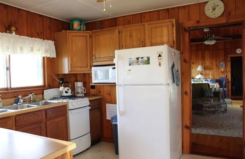 Alburg Cottage | Experience Breathtaking Sunsets at Lake Champlain Cottage