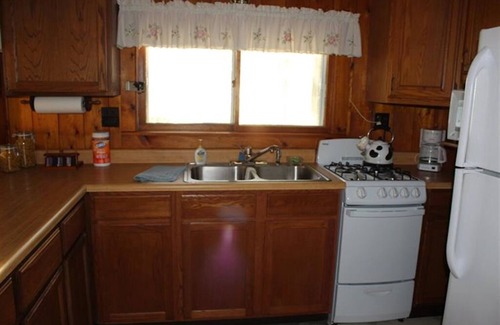 Alburg Cottage | Experience Breathtaking Sunsets at Lake Champlain Cottage