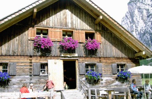 Scharnitz Apartment | Family-Friendly Retreat with Cozy Apartments for 2-3 Guests