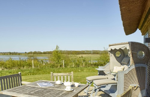 Nieby House | Unser Malerhaus: Oceanfront Escape for 4-5 Guests