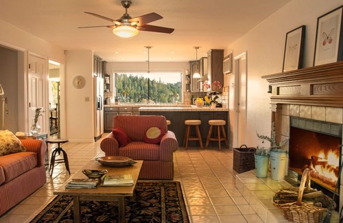 Graton House | Breathtaking Vineyard Estate with Spa and Hot Tub Retreat