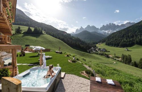 Funes House | Oceanfront Unterkantiolerhof: Guest Rated 9.6/10