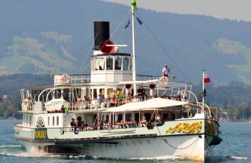 Merligen Apartment | Rooms with Scenic Lake Views for Family Getaways