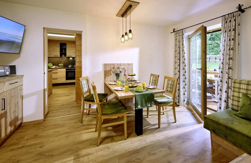 Winkl Apartment | Comfortable Untersberg Retreat with Balcony & Kitchen Access