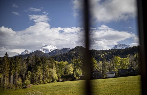 Winkl Apartment | Comfortable Untersberg Retreat with Balcony & Kitchen Access