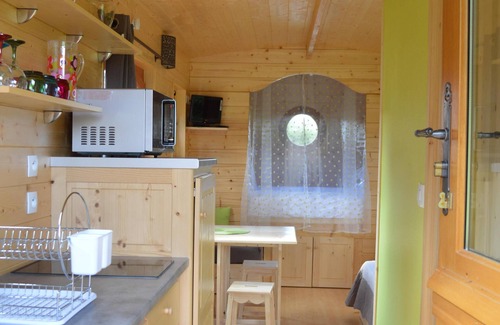 Seux Cottage | Unique Gite with Pool and Ocean View for 5 Guests