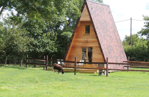 Grandcamp-Maisy Apartment | Unique Retreat Amid Nature at the Iconic Landing Beaches