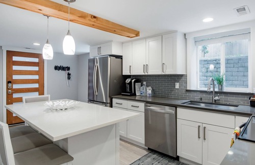 Kirkland Apartment | Relax in a Modern Kirkland Suite with Full Kitchen Access