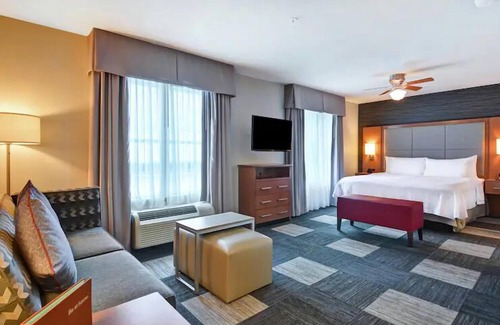 McNeil Hotel | Relax at Our Austin Resort with Full Kitchen & BBQ Area