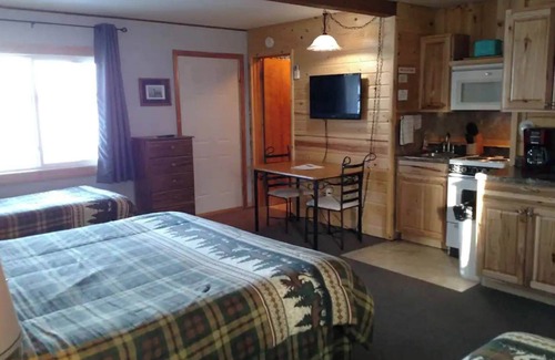 Rice Lake Cabin | Discover Room 12 at Loons Lair - Curriers Lakeview Lodge