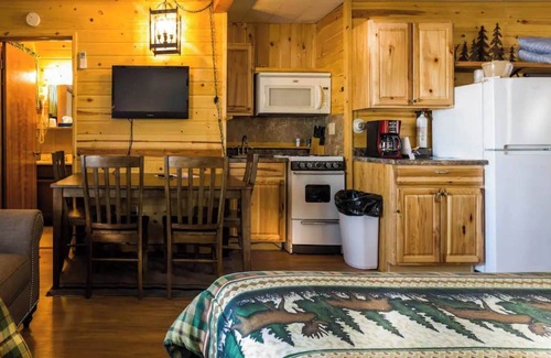 Rice Lake Cabin | Discover Room 12 at Loons Lair - Curriers Lakeview Lodge