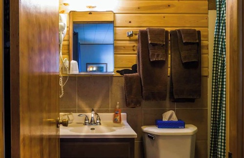 Rice Lake Cabin | Discover Room 12 at Loons Lair - Curriers Lakeview Lodge