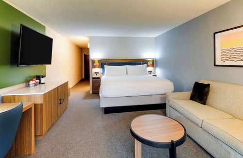 Oyster Point Resort | Relax by the Bay: Pet-Friendly Hotel with Scenic Views